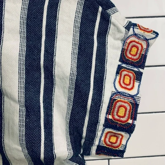 Anthropologie Maeve embroidered boho split back Top M - Picture 4 of 5